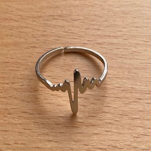 Silver Resizable Ring For Woman, Vintage Adjustable Hearbeat Love Ring